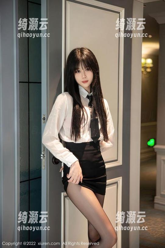 秀人网 - 作品分享里，vetiver嘉宝贝儿的自拍就像是一道奇怪的风景线？