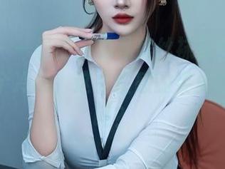 秀人网 – 一看俞漫的私房丝袜图包，就默默打了个冷战，这么性感的姿势我能抗拒吗？