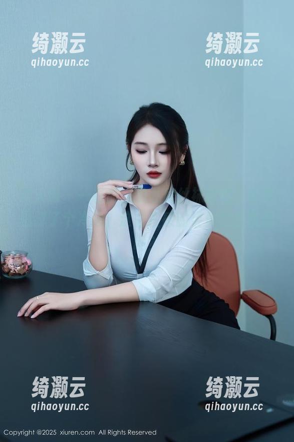 秀人网-俞漫 秀人网 - 一看俞漫的私房丝袜图包,就默默打了个冷战,这么性感的姿势我能抗拒吗?