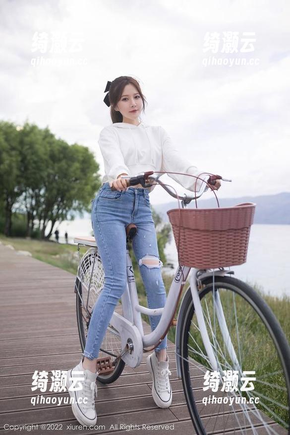 秀人网-小蛮妖_honey 秀人网 - 美图精选:小蛮妖_honey的私拍,裹挟着肉丝的诱惑。
