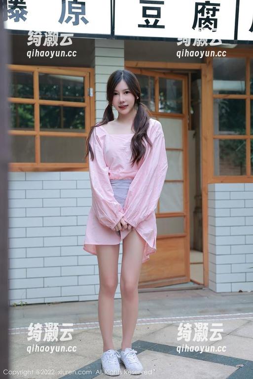 秀人网 - 悠悠YOYO的图包：像翻看旧照片，逗趣而真实的女孩