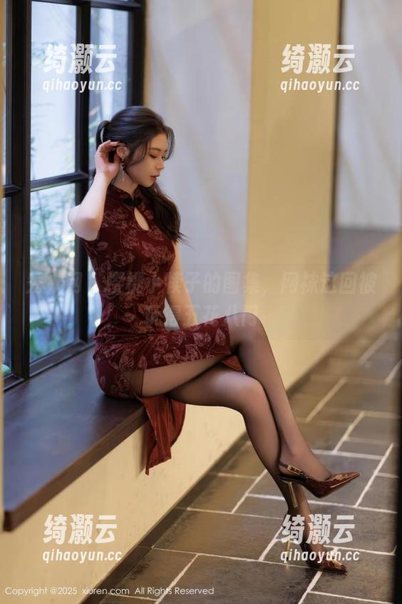 秀人网-樱桃小犊子 秀人网 - 樱桃小犊子的图集,网袜这回被玩得五花八门