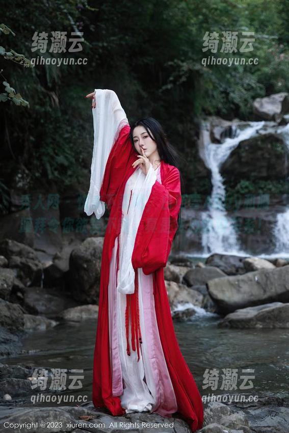 秀人网 - 快来下载吧，白茹雪Abby和服膜拜令你欲罢不能，真是贪心也没关系！