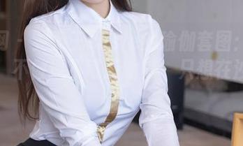 秀人网 – 雯大王susie的瑜伽套图：身韵之美，不做遥不可及的梦，只想在沙发上瘫！