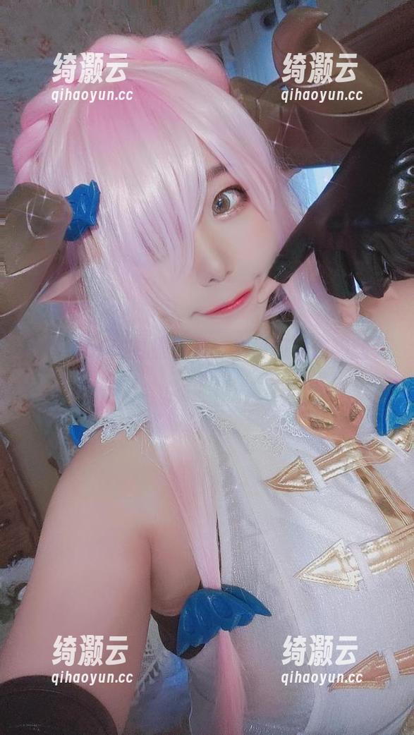 穆零Mu0的礼服合集，老司机带你嗨翻天！