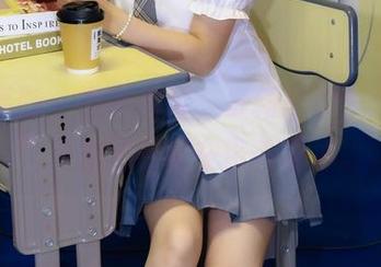 绮梦摄影 – 懒得解释，最新写真：“涵涵”又把秘密藏在镜头里了。