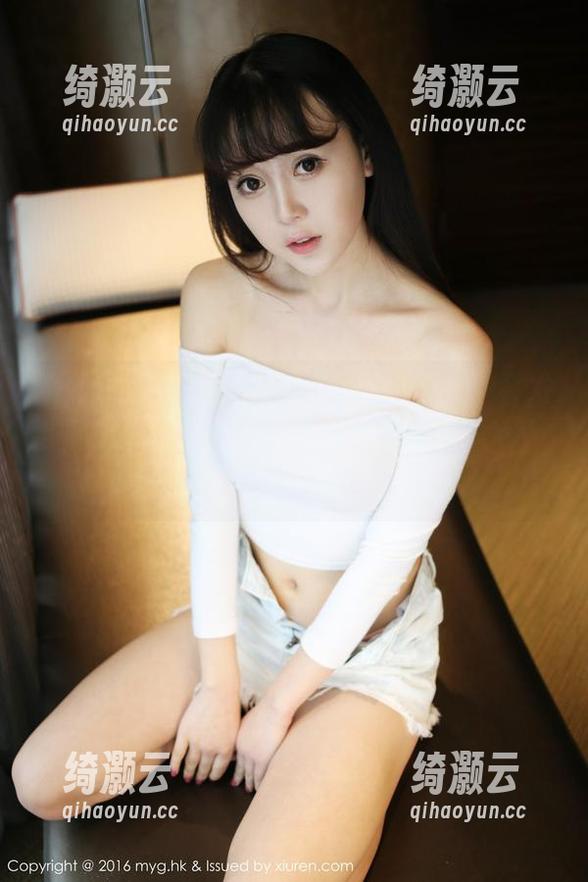 美媛馆-艾然Airan 美媛馆 - 艾然Airan的美足写真:你会发现自己在壁纸前面光明正大地盯着,呵呵,是不想起身去拿零食吗?