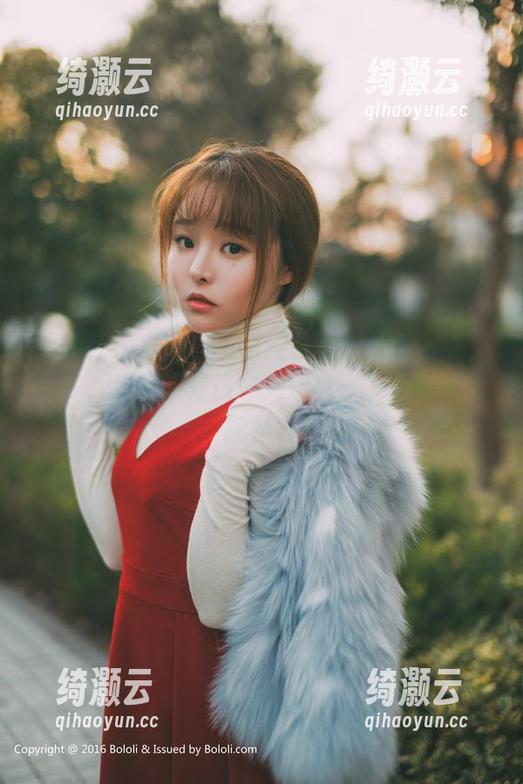 菠萝社 - 真香！王语纯牛仔裤写真集终于来了，我是不是该好好研究一下她的穿衣哲学？