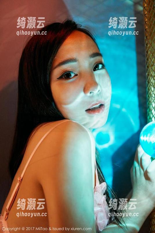 蜜桃社 - Gina裤里丝图集更新：跟我，你也能穿出‘无意’的骚气！