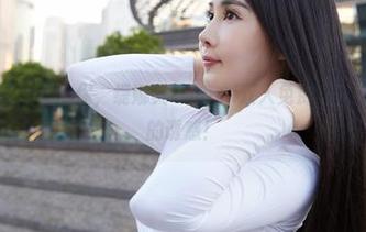 蜜桃社 – 不考虑的你，缇娜美Tinami双人免费写真就是个错位的诱惑！