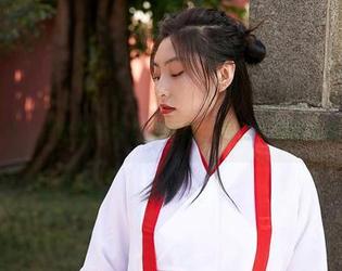 蜜桃社 – 美绪的吊带合集更新，居然又添新花样了！
