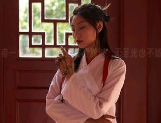 蜜桃社 – 有一阵风从雪飞的连衣裙流过，无圣光也不妨碍我想入非非。