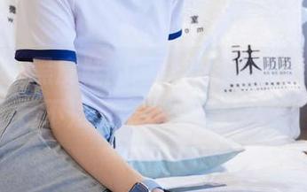 袜啵啵 – 黑皮鞋的原图，恍惚发现，小淳是不是有意在挑衅什么？