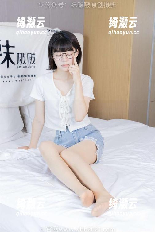 袜啵啵 - 泡芙的“花絮版”裸足：这不是展示，而是刚刚好打开的“看图”狂欢！
