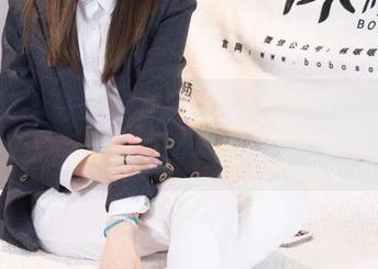 袜啵啵 – 稚予的灰色棉船袜，高清照片让人直呼：这码子真能穿起来吗？