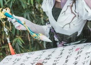 许多鱼鱼鱼的旗袍cos可谓是既优雅又有趣，等这图册我已经不会理智了……