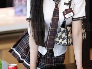 语画界 – 当徐莉芝的裸足撞上你的目光，合集即将开始
