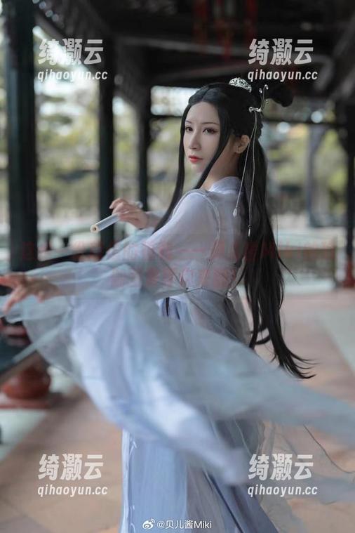 这是一份超值的福利——贝儿酱Miki的瑜伽图集等你来翻！