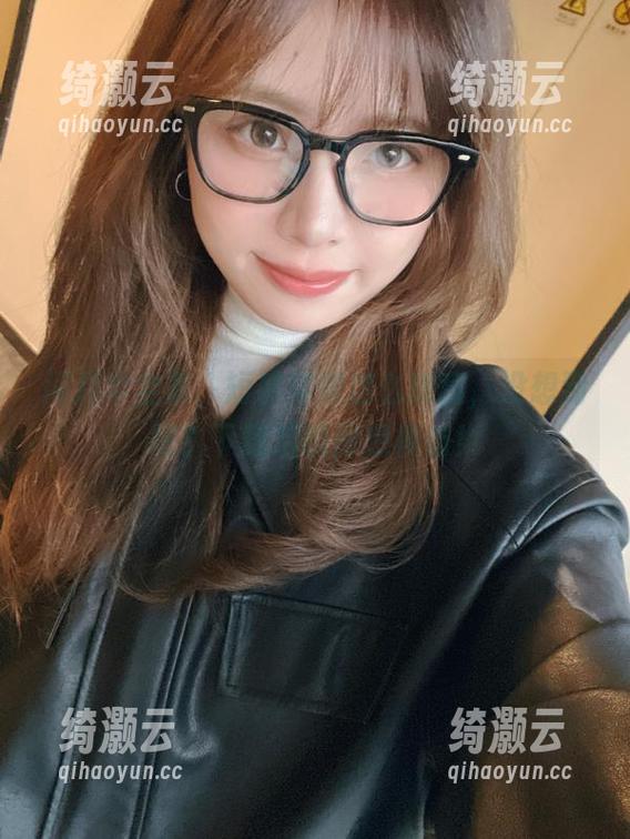闪月半全集，短裤穿得这么随意，没想到吧？下载后瞬间想模仿！