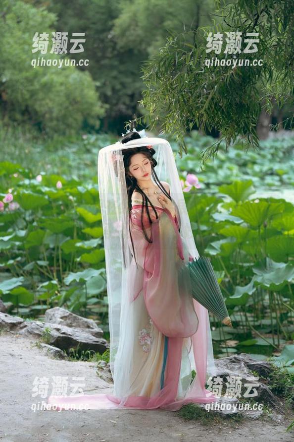 雯妹不讲道理 雯妹不讲道理在线,套装展示,图片里的尺码总是那么巧妙。
