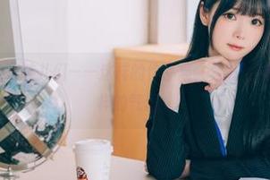 霜月shimo的女孩儿们——这样的作品集，竟然让我嗅到了点不一样的气息。