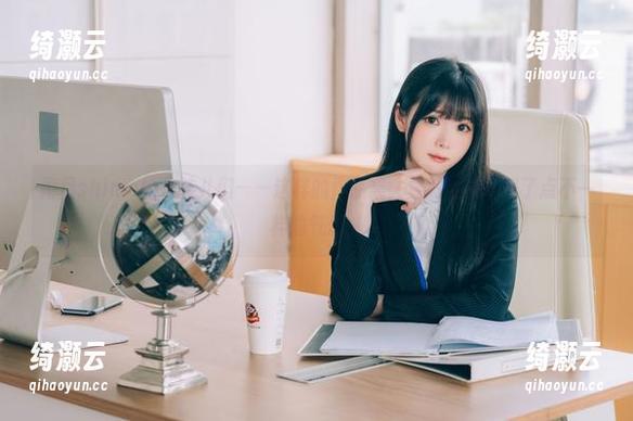霜月shimo的女孩儿们——这样的作品集，竟然让我嗅到了点不一样的气息。