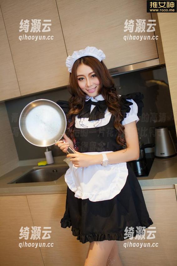 青豆客 - 在大理，歆小兔chobits的高清写真证明了，身后的一片花海其实比鸭子还值得留念！