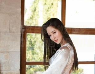 魅妍社 – 人生就是偶尔放慢脚步，陆金佳Jessica的短裙原图就是那样随性。