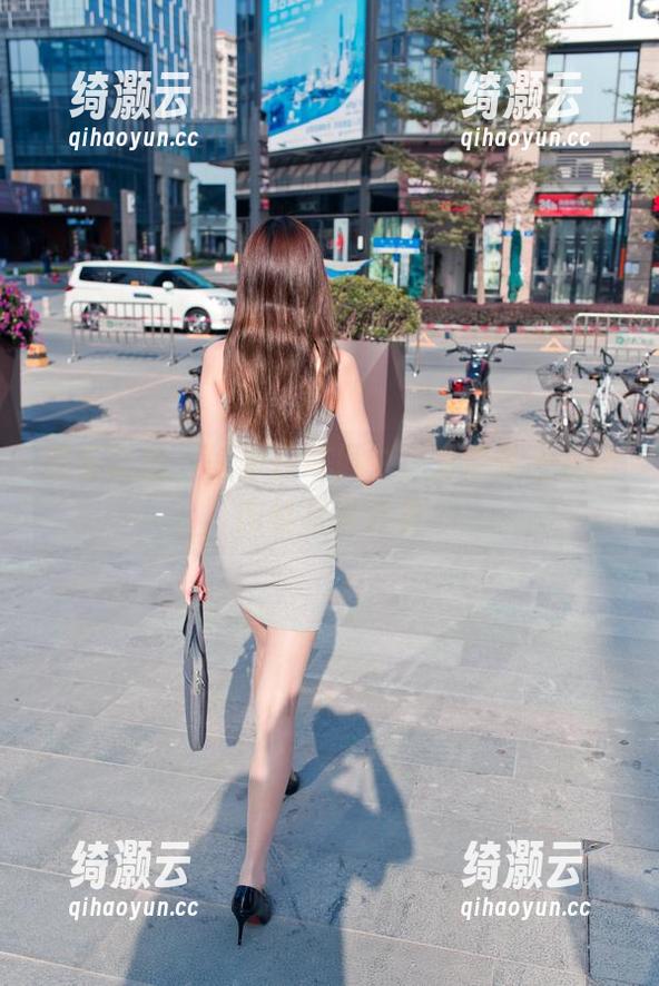 魔镜街拍 - 婷婷在寒风中，为你献上美丽肉丝写真合集