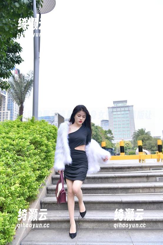 魔镜街拍展示清晨的健身女神，高清版让人怀念睡觉的快乐。
